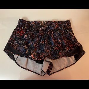 Lululemon Hotty Hot Short II 2.5”